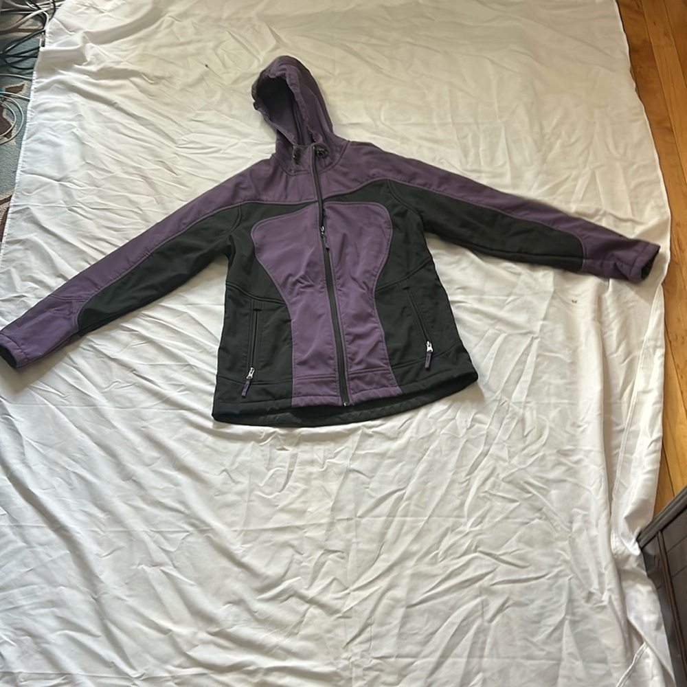 Free country windbreaker jacket. Size large in great condition.